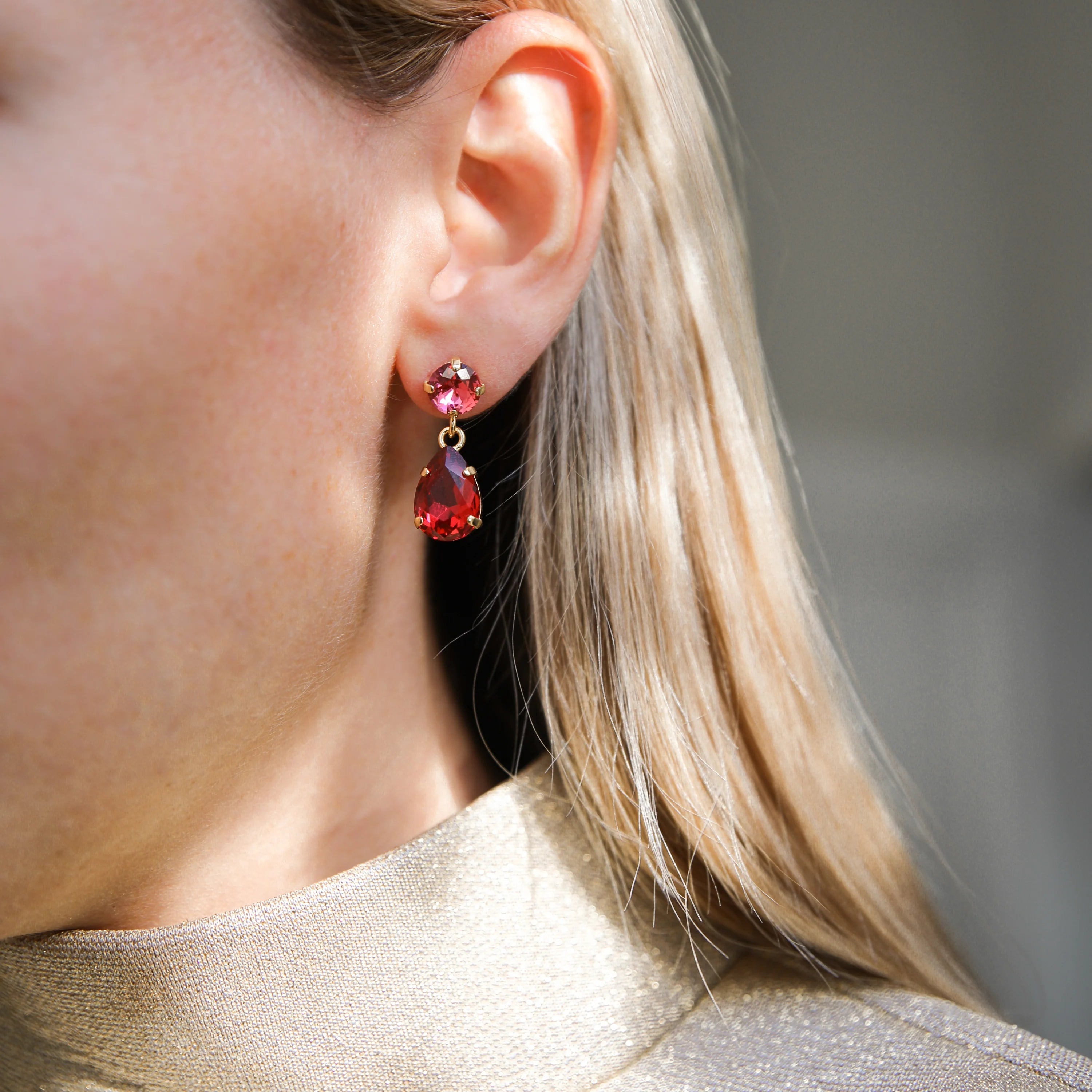 Örhängen Mini Drop Gold Mulberry Red - Dahlströms Guld