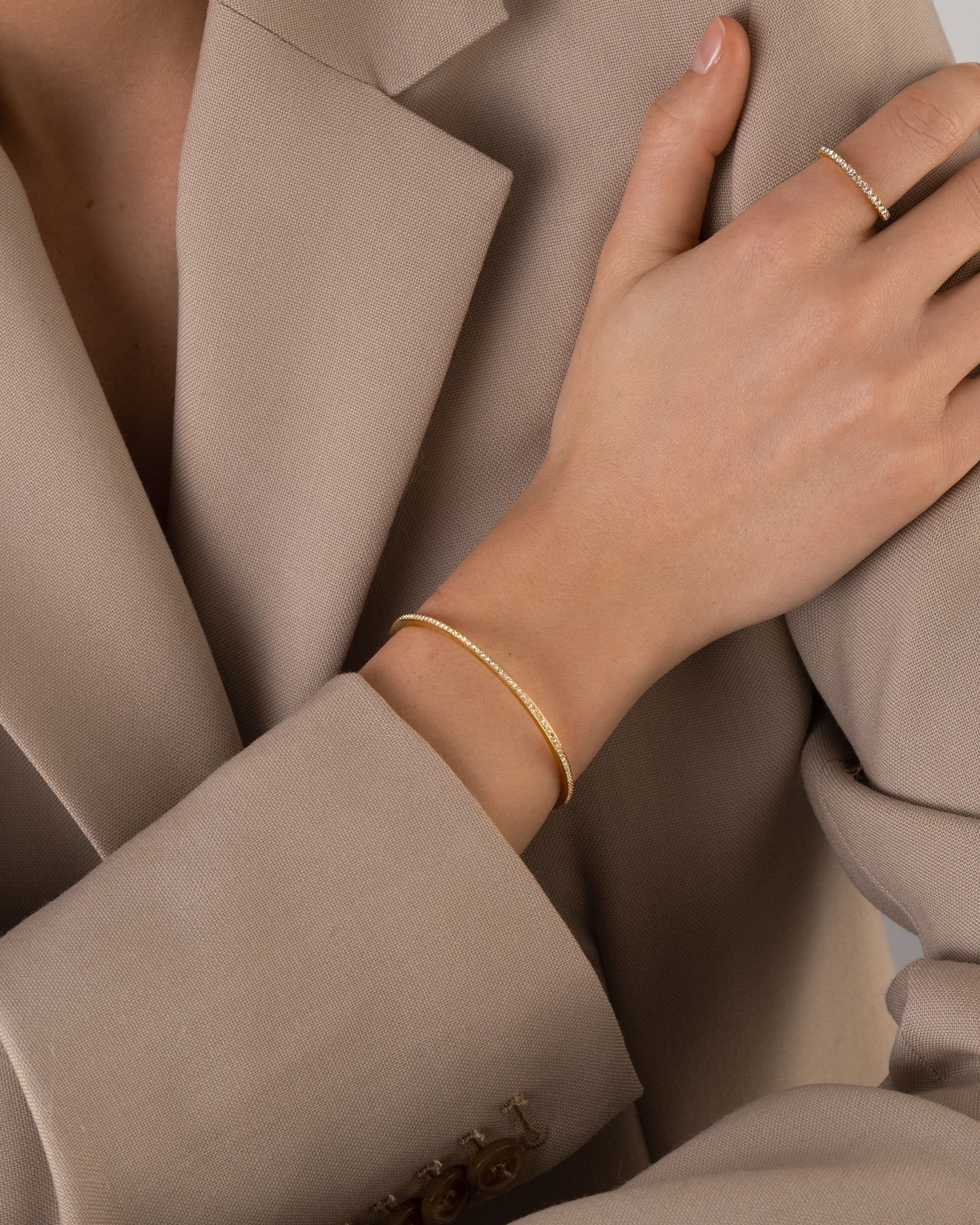 Fancy Bangle Gold Medium Mo248 - Dahlströms Guld