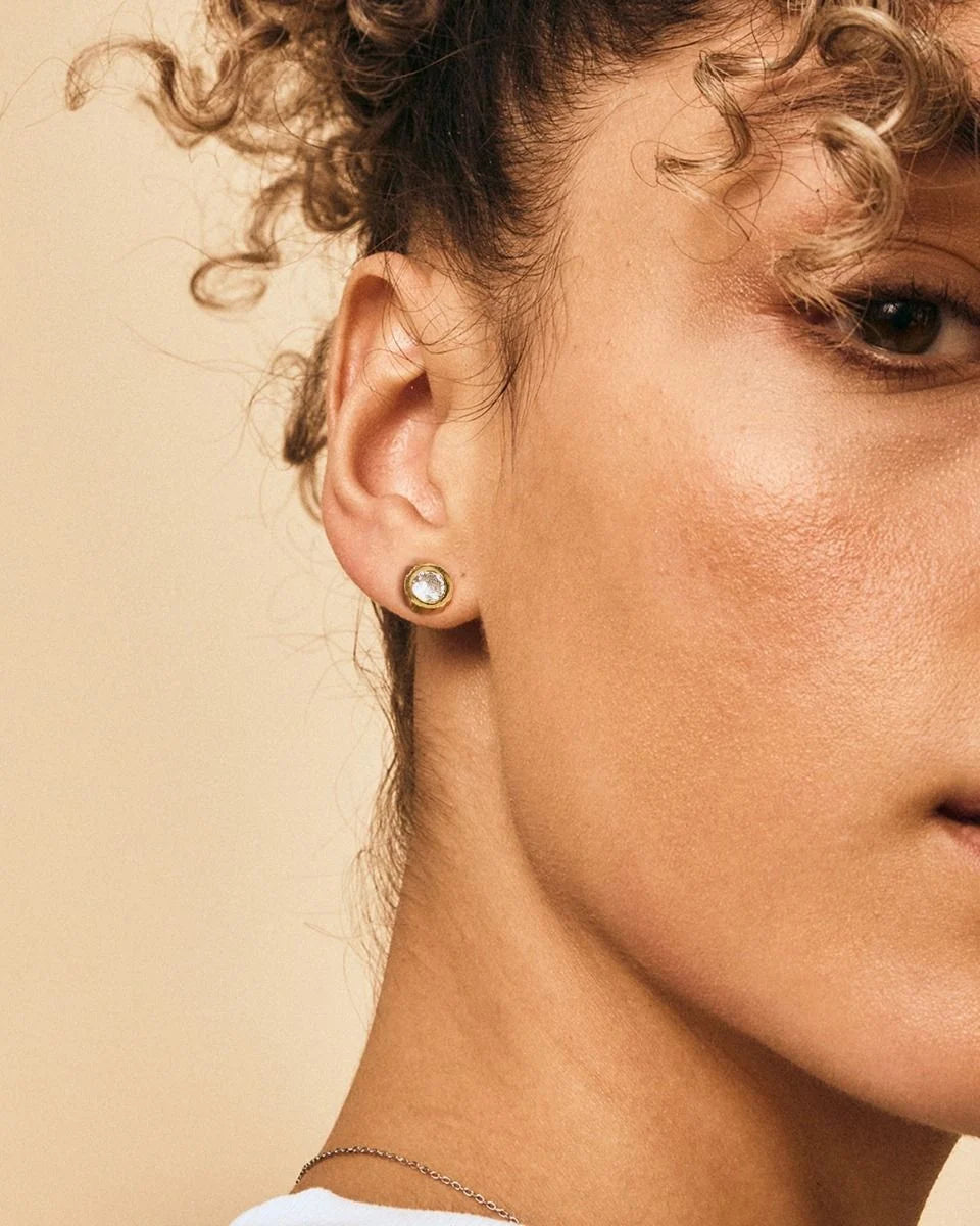 Örhängen Stella Studs Gold