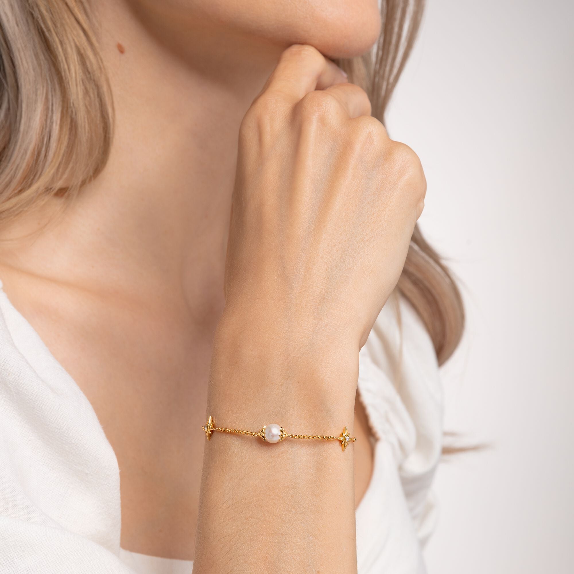 Armband Pearl With Stars Gulfärgad A1978 445 14 L19V - Dahlströms Guld