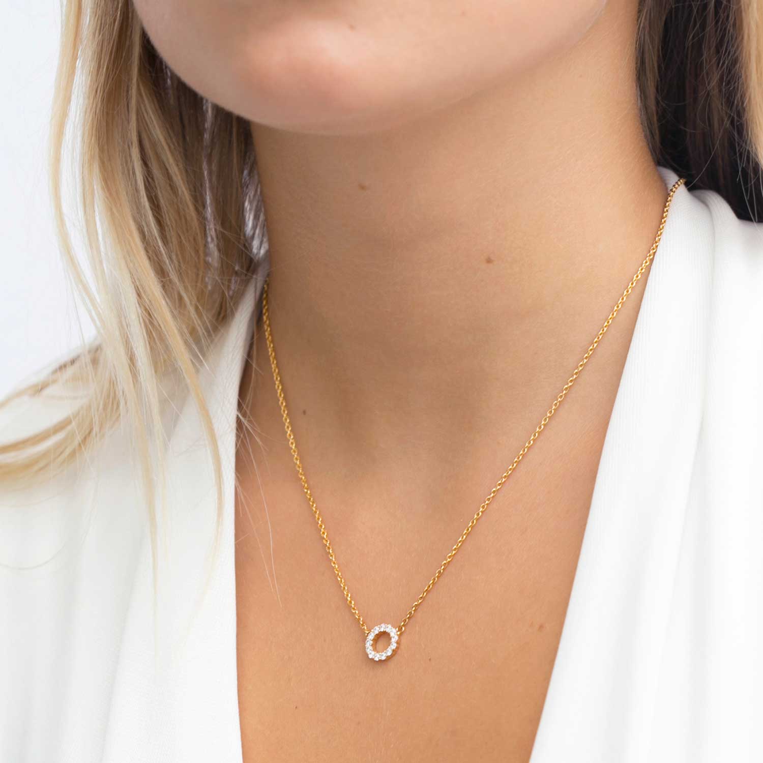 Halsband Biella Piccolo Med Vita Zirkonia Sj-C337(1)-Cz (Yg)