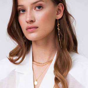 Halsband Follina 18K Guldpläterad Vita Zirkonia Sj P3780 Cz(Yg) - Dahlströms Guld