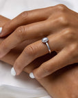 LOVE 06 - Smal oval haloring i platina - Dahlströms Guld