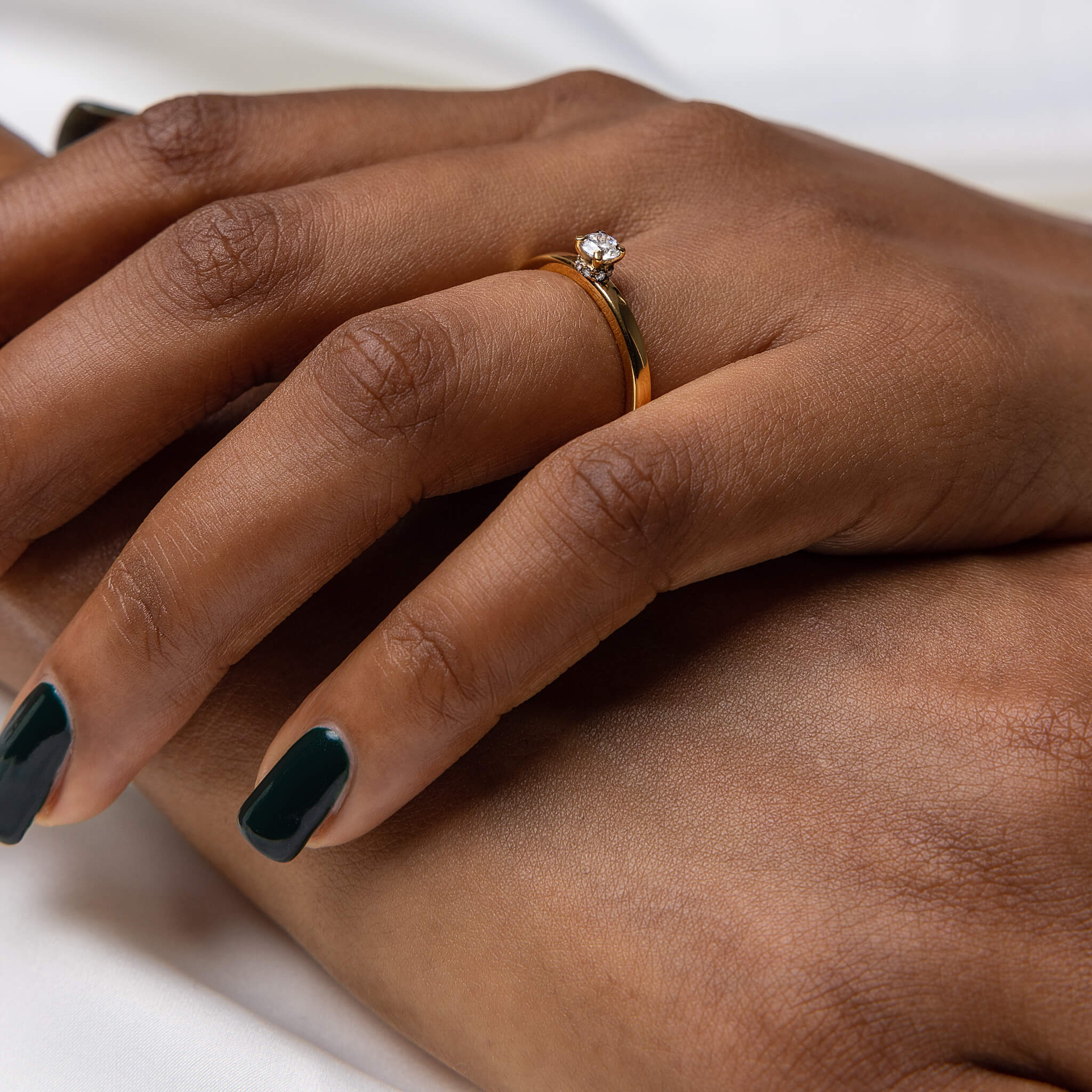 Love 13 - Smal hidden halo ring i rödguld - Dahlströms Guld
