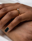 Love 13 - Smal hidden halo ring i rödguld - Dahlströms Guld