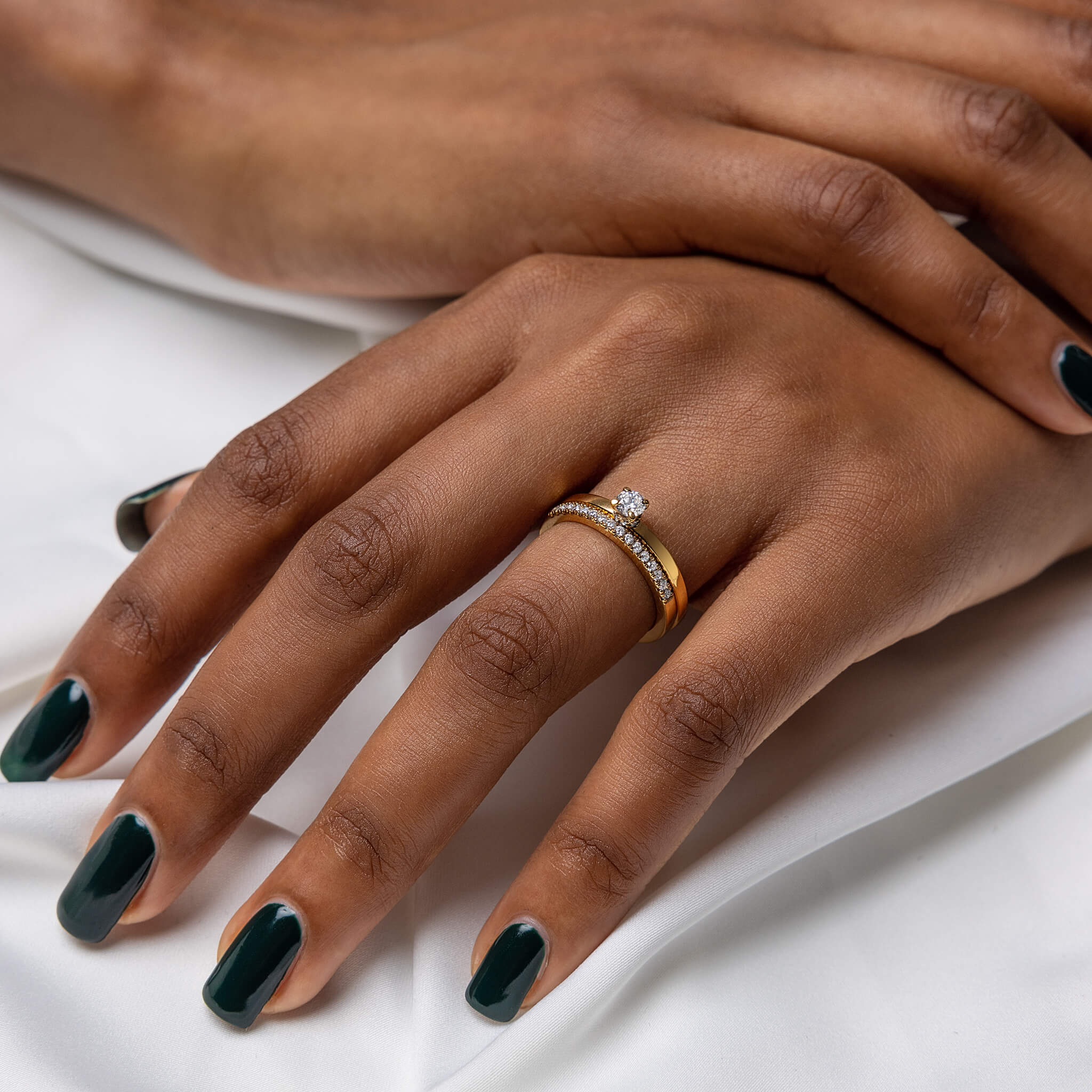 Love 13 - Smal hidden halo ring i rödguld - Dahlströms Guld